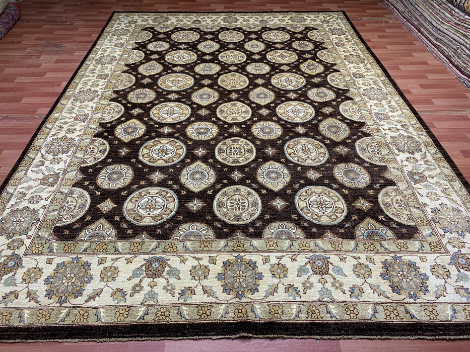 274 cm x 427 cm Handgeknoopt Chobi wollen tapijt – Chocolade & Ivoor medaillonontwerp