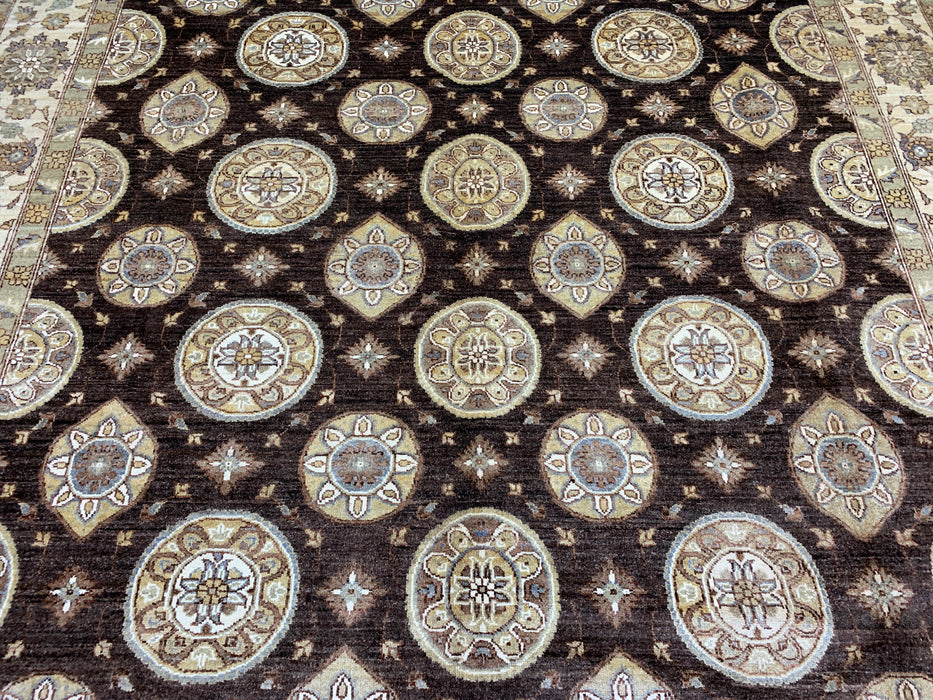 274 cm x 427 cm Handgeknoopt Chobi wollen tapijt – Chocolade & Ivoor medaillonontwerp