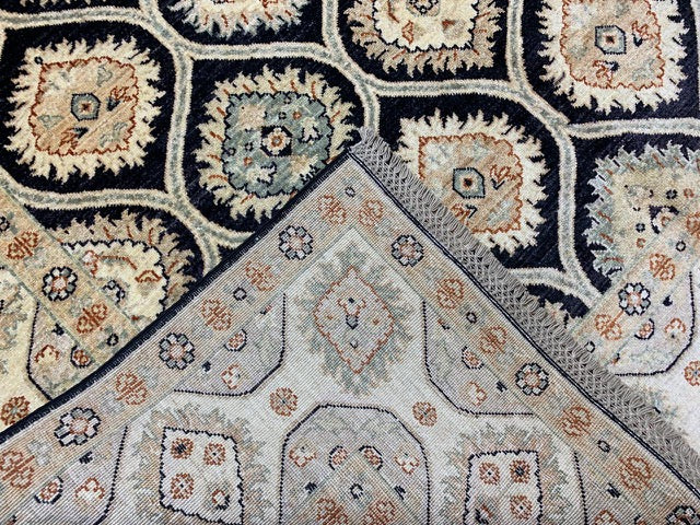 Handgeknoopt wollen vloerkleed 200 x 290 cm – Zwart veld met ivoorkleurige/beige rand