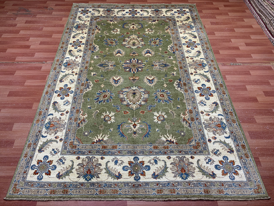 6'5" × 9'5" Handgeknoopt Chobi wollen tapijt – Groen veld & ivoorkleurige rand