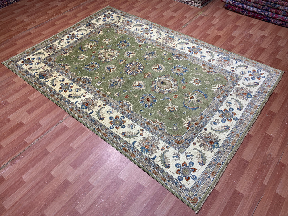 6'5" × 9'5" Handgeknoopt Chobi wollen tapijt – Groen veld & ivoorkleurige rand