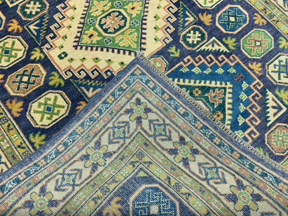 Handgeknoopt wollen tapijt van 150 × 208 cm – Geometrisch tribaal ontwerp in marineblauw & groen