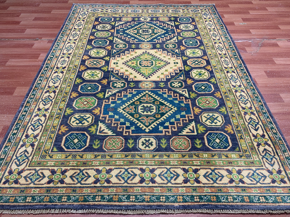 Handgeknoopt wollen tapijt van 150 × 208 cm – Geometrisch tribaal ontwerp in marineblauw & groen