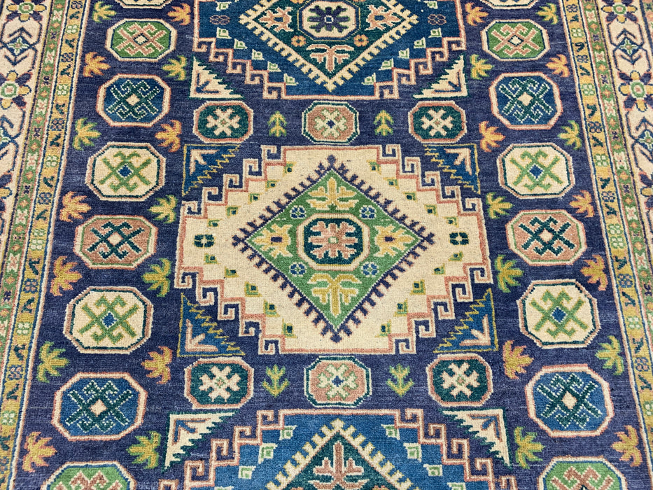 Handgeknoopt wollen tapijt van 150 × 208 cm – Geometrisch tribaal ontwerp in marineblauw & groen