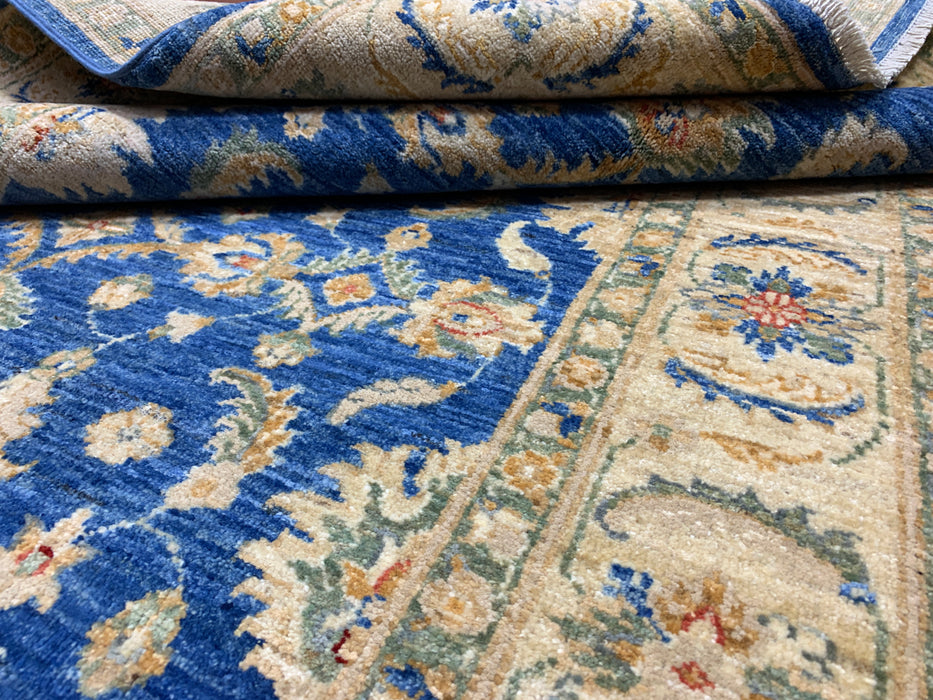 4'0" × 5'11" Handgeknoopt wollen vloerkleed – marineblauw met ivoorkleurige bloemenrand