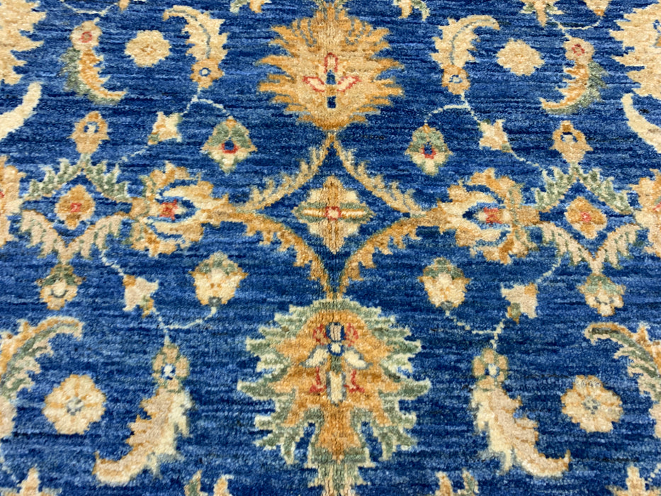 4'0" × 5'11" Handgeknoopt wollen vloerkleed – marineblauw met ivoorkleurige bloemenrand