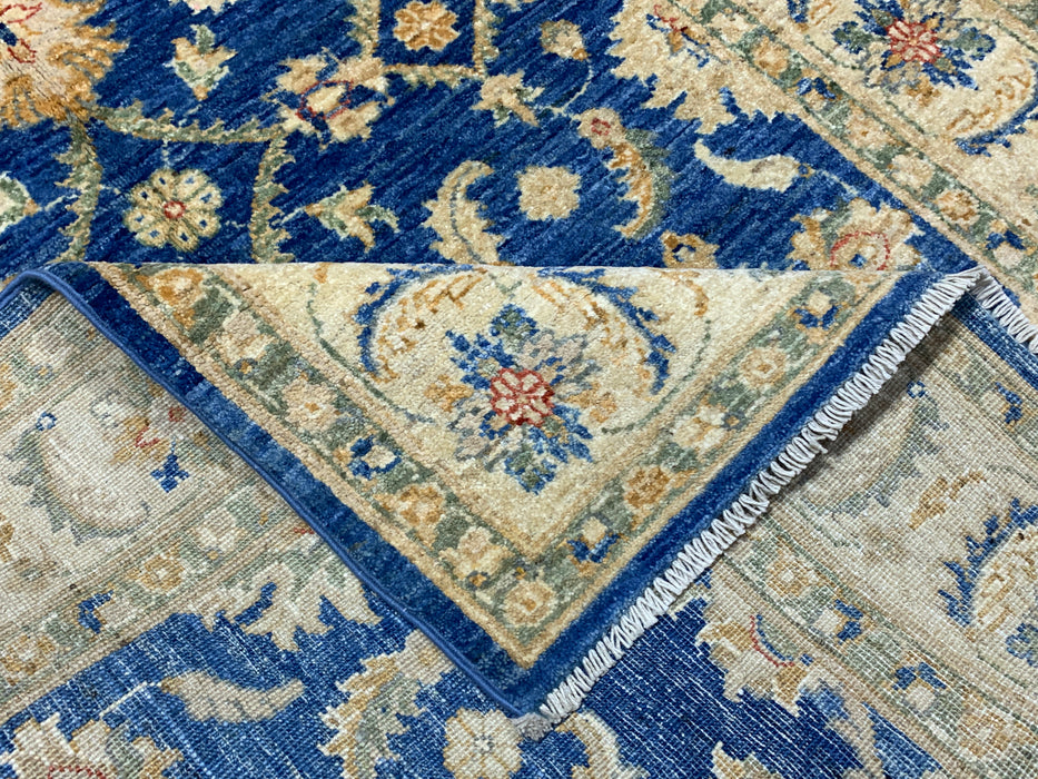 4'0" × 5'11" Handgeknoopt wollen vloerkleed – marineblauw met ivoorkleurige bloemenrand