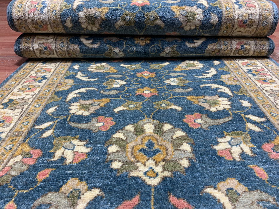 2'10" × 9'7" handgeknoopt wollen loperkleed – Blauw met ivoorkleurige bloemenrand