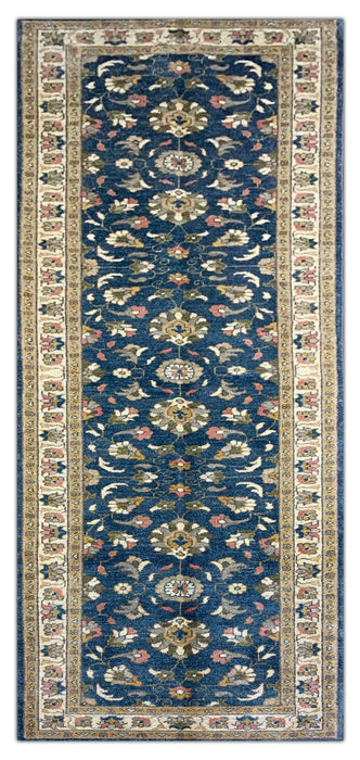 2'10" × 9'7" handgeknoopt wollen loperkleed – Blauw met ivoorkleurige bloemenrand