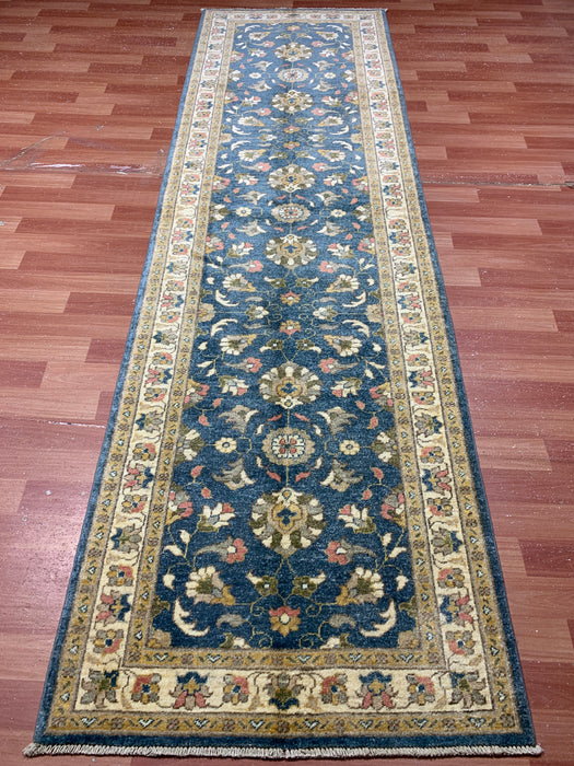 2'10" × 9'7" handgeknoopt wollen loperkleed – Blauw met ivoorkleurige bloemenrand