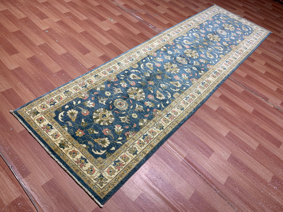2'10" × 9'7" handgeknoopt wollen loperkleed – Blauw met ivoorkleurige bloemenrand