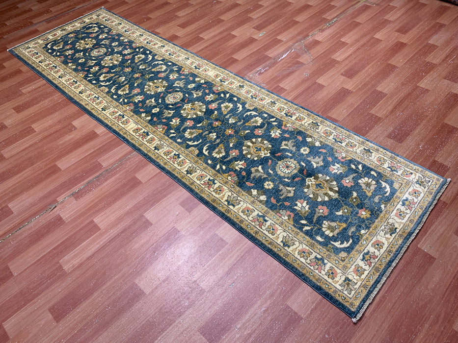 2'10" × 9'7" handgeknoopt wollen loperkleed – Blauw met ivoorkleurige bloemenrand