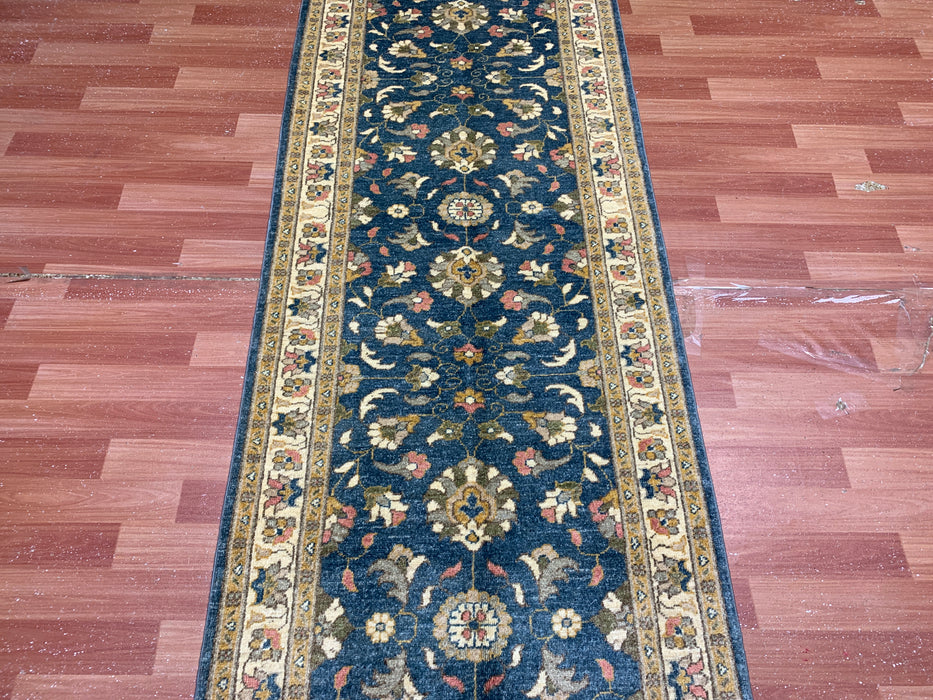 2'10" × 9'7" handgeknoopt wollen loperkleed – Blauw met ivoorkleurige bloemenrand