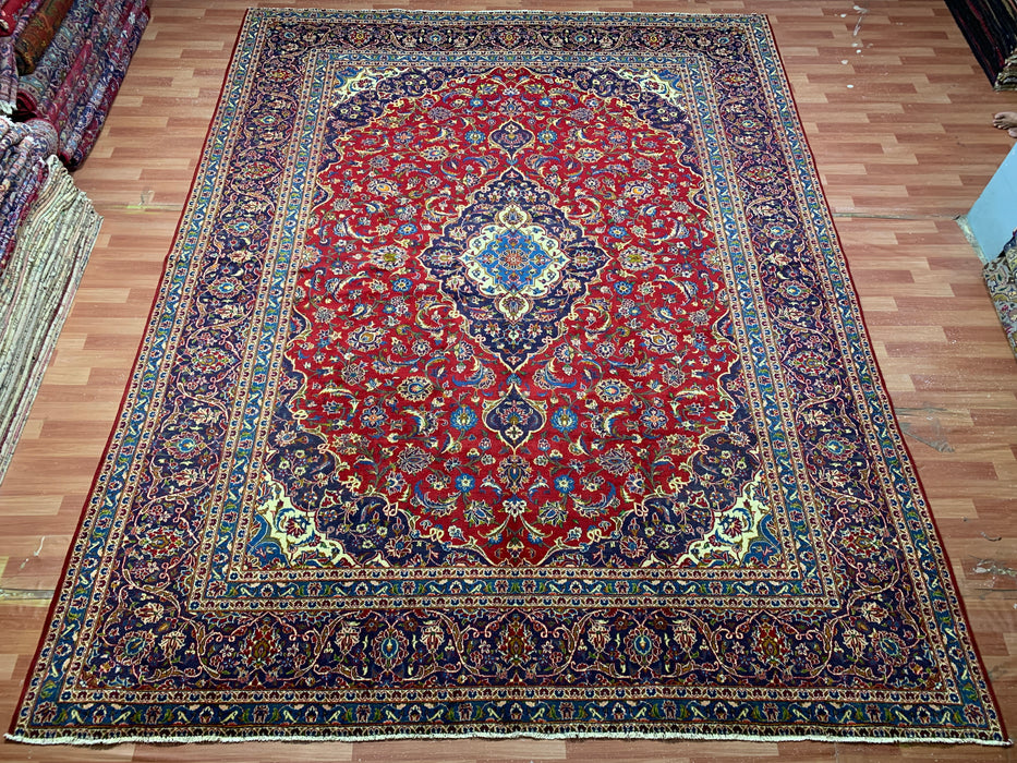 10'1" × 12'10" Handgeknoopt wollen vloerkleed – Perzisch rood medaillon met marineblauwe rand