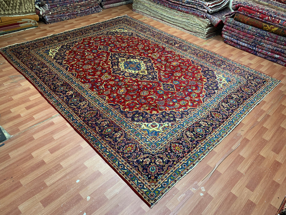 10'1" × 12'10" Handgeknoopt wollen vloerkleed – Perzisch rood medaillon met marineblauwe rand