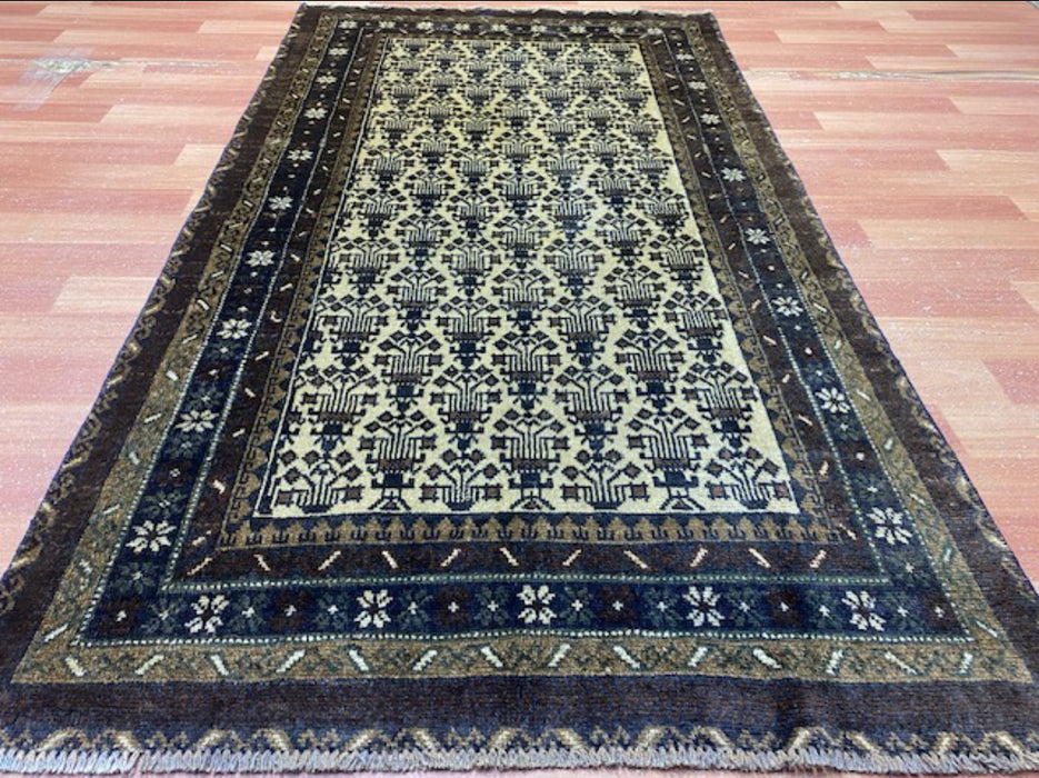100 × 175 cm handgeknoopt Baluch wollen tapijt – Ivoor & Indigo geometrisch motief