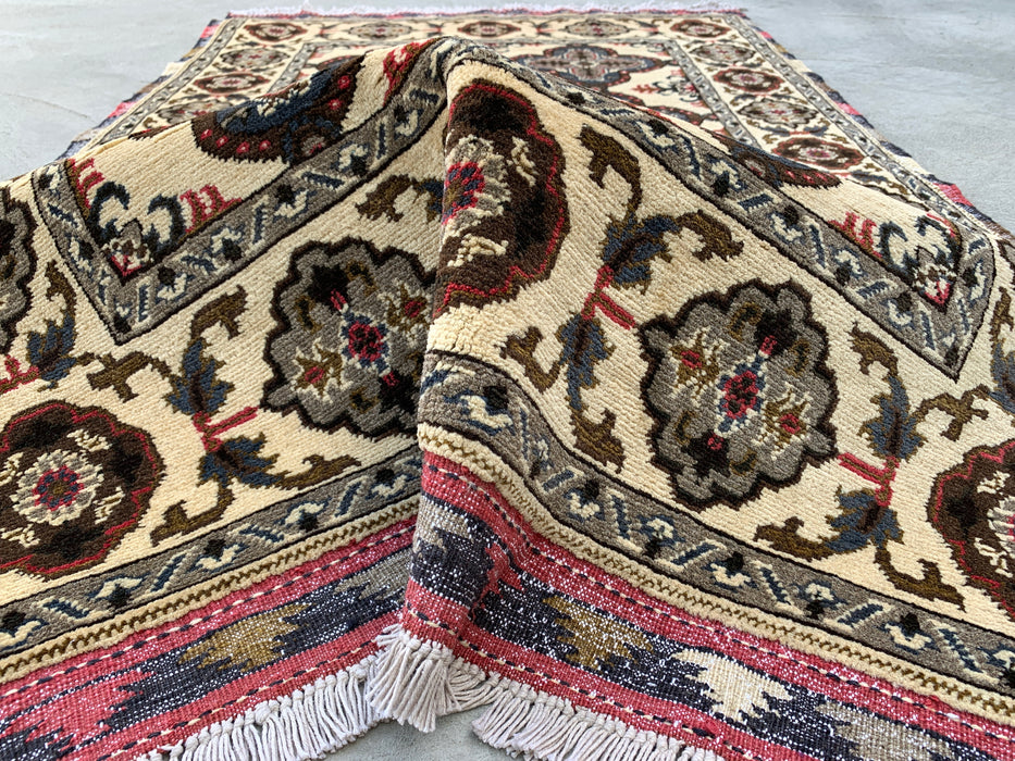5'3 x 3'4 Hand-Knotted Peshawari Chobi Wool Rug - Ivory Traditional Medallion Area Rug - KBHM-574