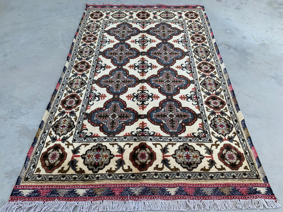 5'3 x 3'4 Hand-Knotted Peshawari Chobi Wool Rug - Ivory Traditional Medallion Area Rug - KBHM-574