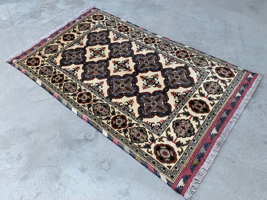 5'3 x 3'4 Hand-Knotted Peshawari Chobi Wool Rug - Ivory Traditional Medallion Area Rug - KBHM-574