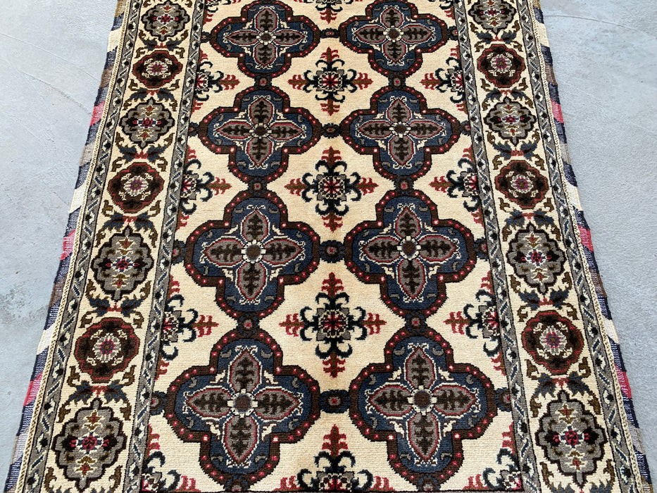 5'3 x 3'4 Hand-Knotted Peshawari Chobi Wool Rug - Ivory Traditional Medallion Area Rug - KBHM-574