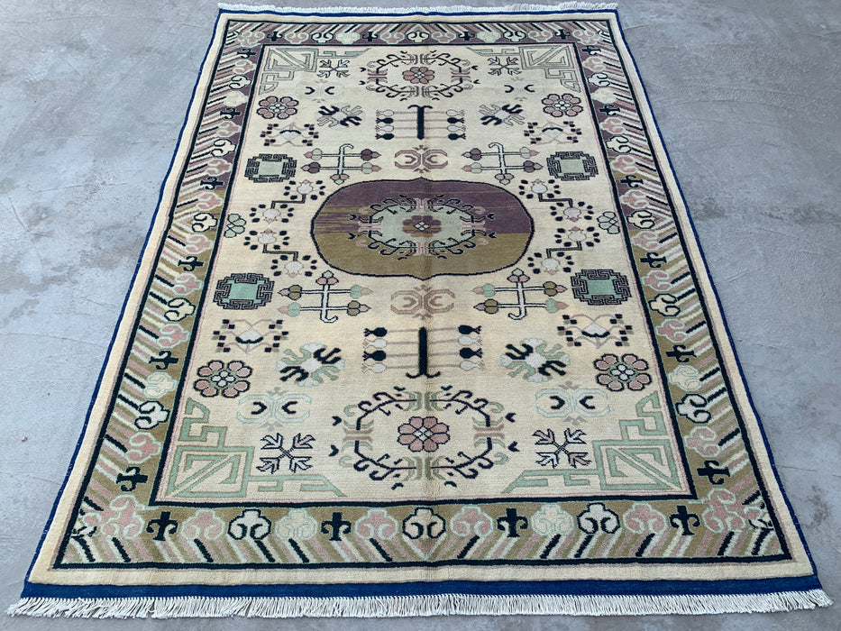 198 x 150 cm handgeknoopt Peshawari Chobi wollen tapijt - Ivoor kleurig geometrisch tribaal vloerkleed - KBHM-630