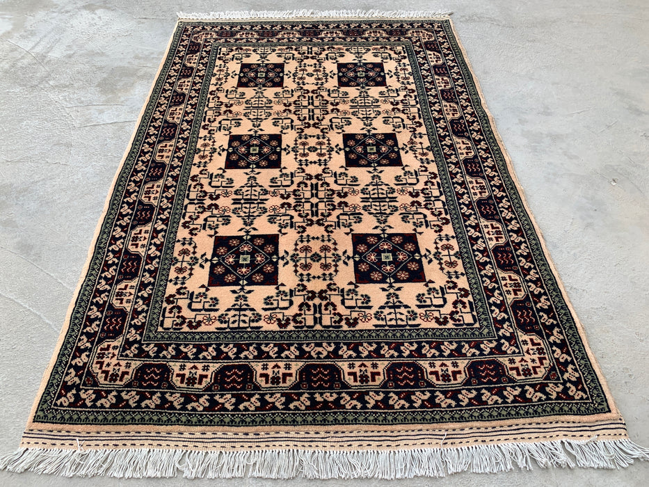 4'10 x 3'3 handgeknoopt Peshawari Chobi wollen tapijt - Ivoor kleurig tribaal geometrisch vloerkleed - KBHM-636