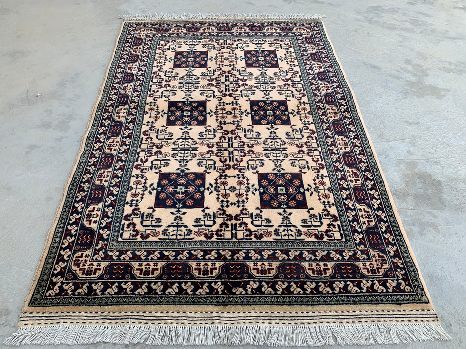4'10 x 3'3 handgeknoopt Peshawari Chobi wollen tapijt - Ivoor kleurig tribaal geometrisch vloerkleed - KBHM-636