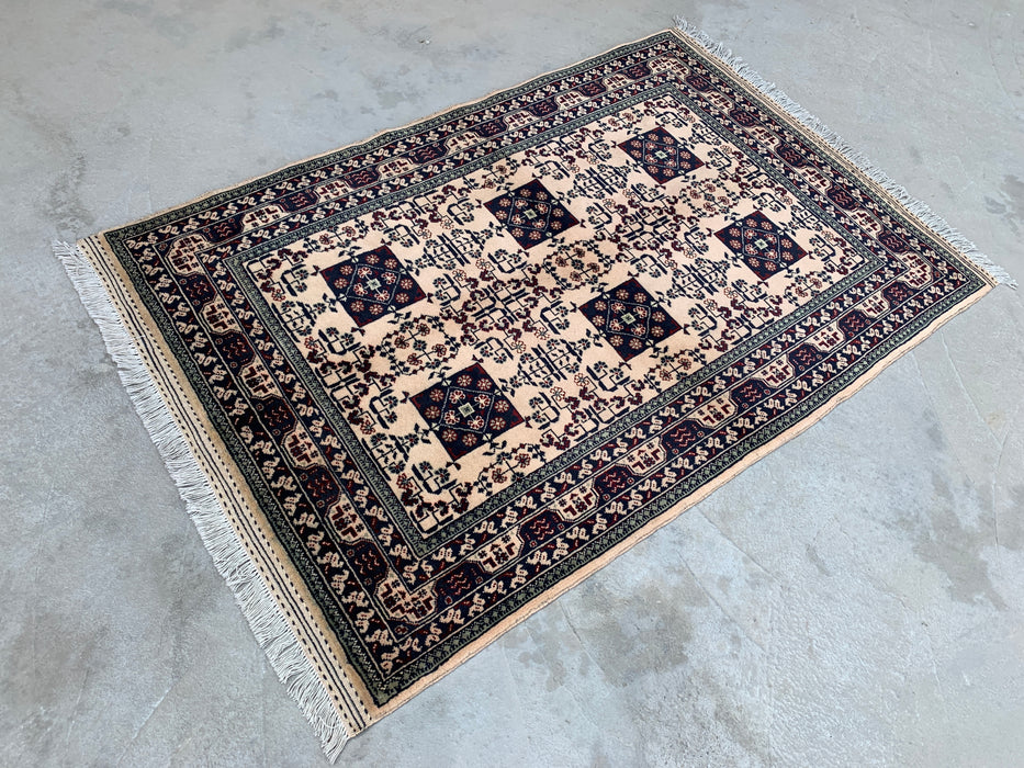 4'10 x 3'3 handgeknoopt Peshawari Chobi wollen tapijt - Ivoor kleurig tribaal geometrisch vloerkleed - KBHM-636