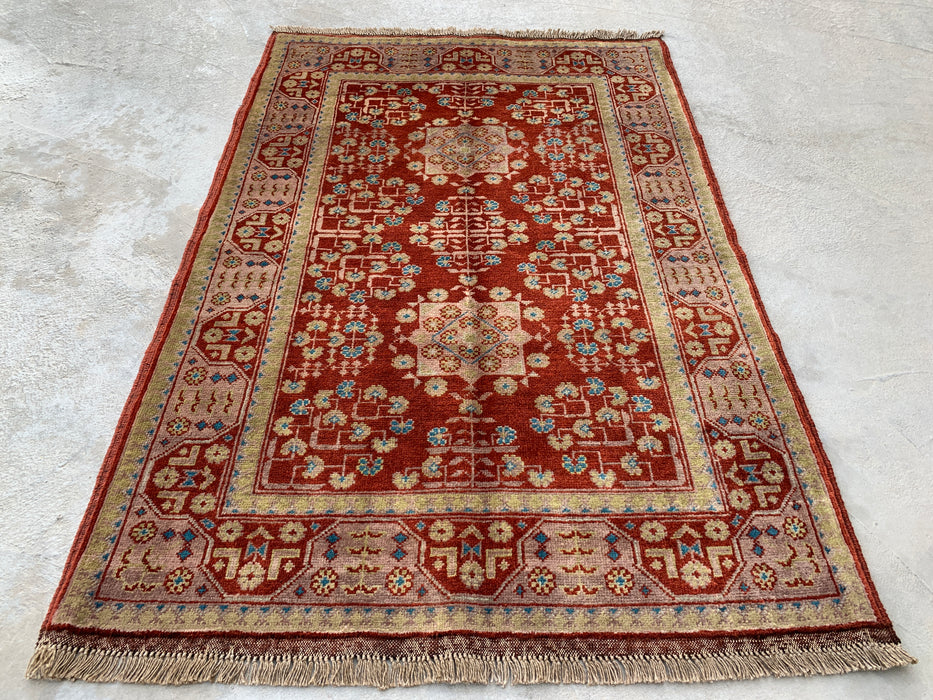 119 x 81 cm handgeknoopt Pesjwari Chobi wollen tapijt - Rood tribaal geometrisch accentkleed - KBHM-637