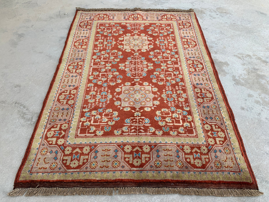119 x 81 cm handgeknoopt Pesjwari Chobi wollen tapijt - Rood tribaal geometrisch accentkleed - KBHM-637
