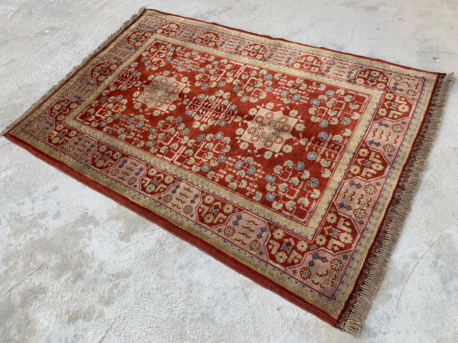 119 x 81 cm handgeknoopt Pesjwari Chobi wollen tapijt - Rood tribaal geometrisch accentkleed - KBHM-637