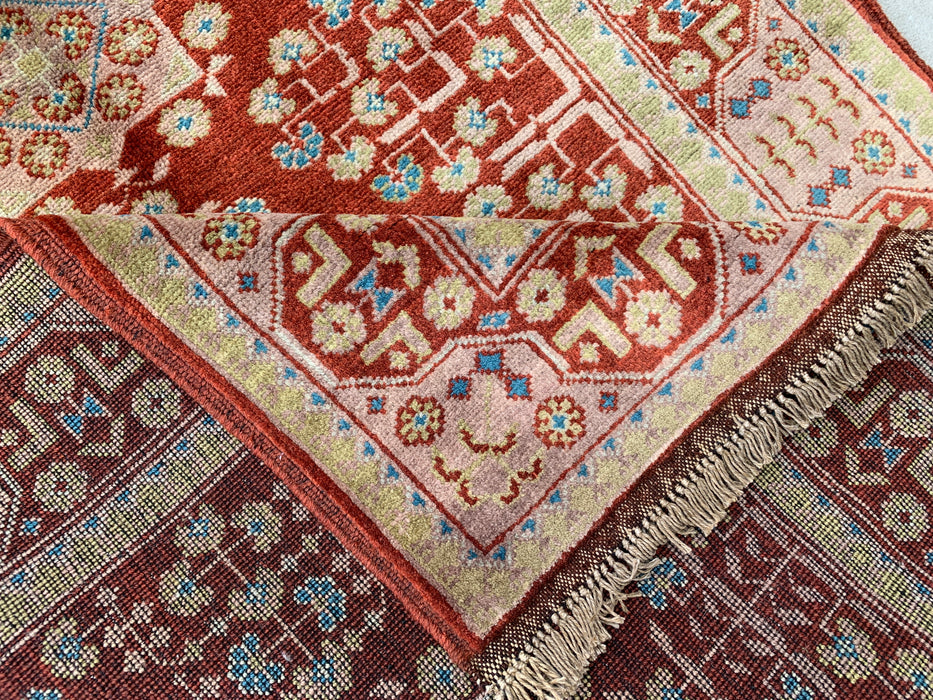 119 x 81 cm handgeknoopt Pesjwari Chobi wollen tapijt - Rood tribaal geometrisch accentkleed - KBHM-637