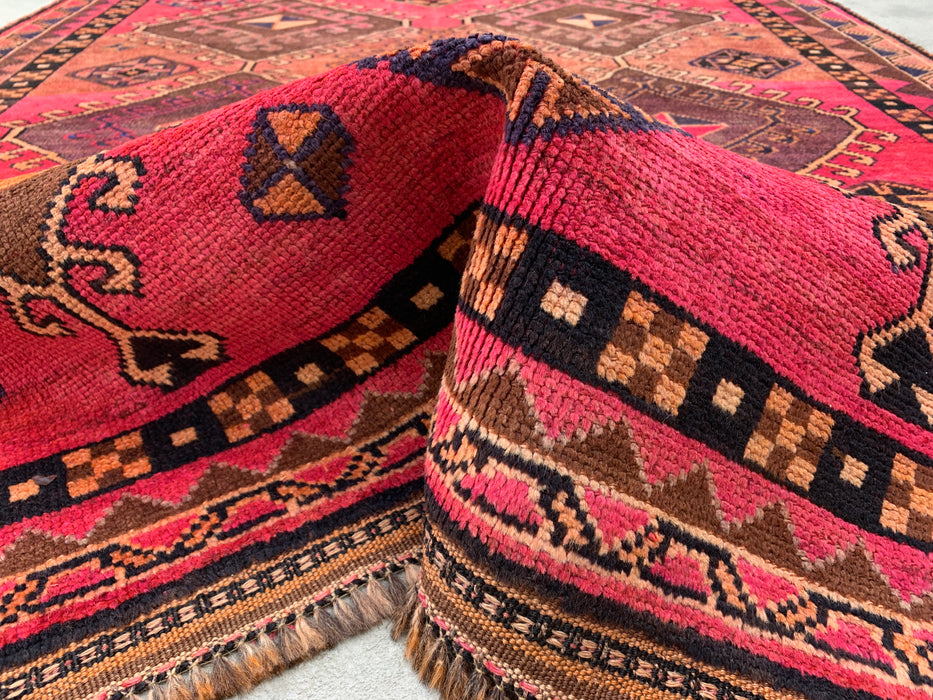 Handgemaakt Perzisch wollen vloerkleed 7x10 - Roze tribaal geometrisch Perzisch stijl kleed - Exacte afmeting 9'4" x 5'7" - KBHM-671