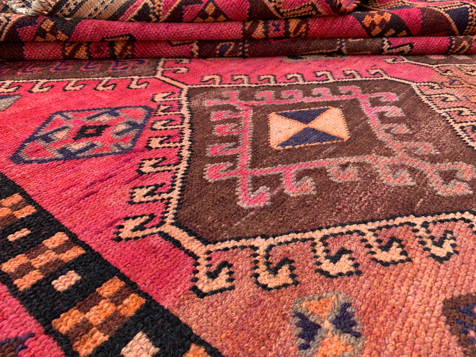 Handgemaakt Perzisch wollen vloerkleed 7x10 - Roze tribaal geometrisch Perzisch stijl kleed - Exacte afmeting 9'4" x 5'7" - KBHM-671