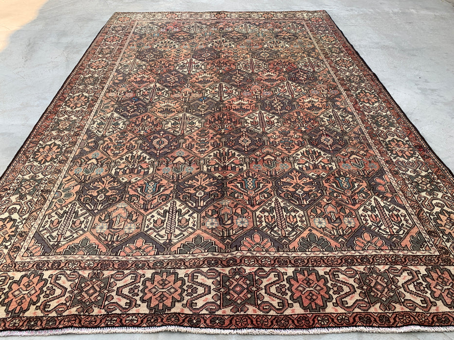 Handgemaakt Perzisch wollen vloerkleed 7x10 - Bruin, ivoor & roze tribaal geometrisch Perzisch stijl kleed - Exacte afmeting 10'3" x 6'10" - KBHM-697