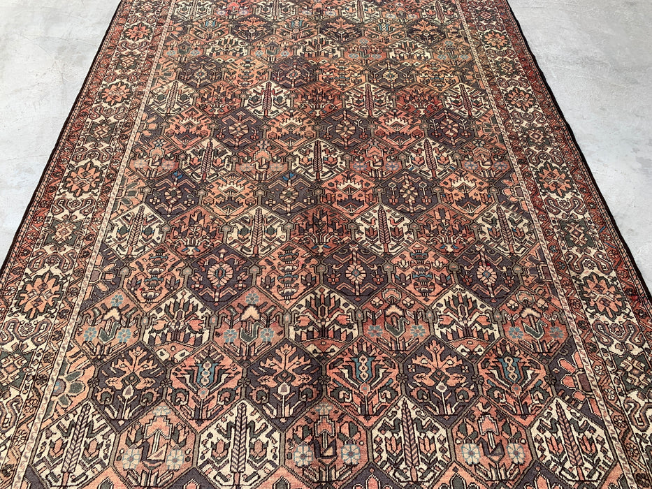 Handgemaakt Perzisch wollen vloerkleed 7x10 - Bruin, ivoor & roze tribaal geometrisch Perzisch stijl kleed - Exacte afmeting 10'3" x 6'10" - KBHM-697