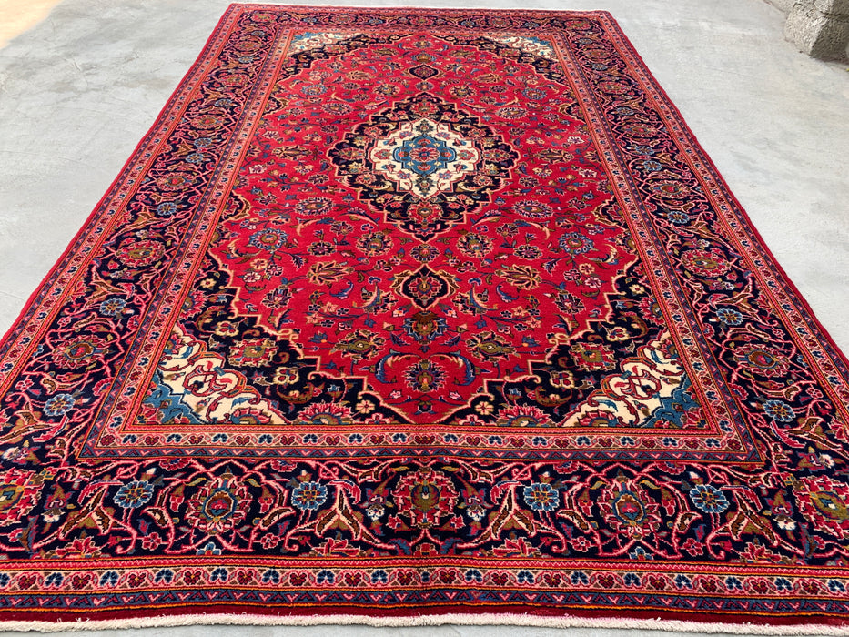 Handgemaakt Perzisch wollen vloerkleed 213x305 cm - Rood, marineblauw & ivoorkleurig Perzisch stijl vloerkleed met bloemenmedaillon - Exacte afmeting 318 cm x 198 cm - KBHM-698