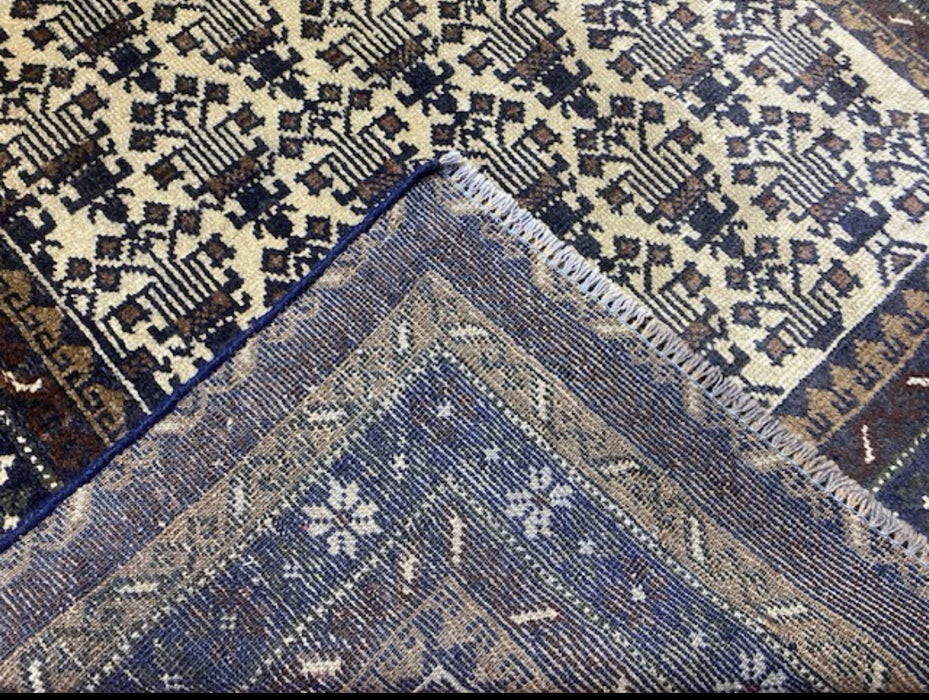 100 × 175 cm handgeknoopt Baluch wollen tapijt – Ivoor & Indigo geometrisch motief