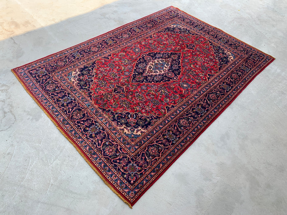 Handgemaakt Perzisch wollen vloerkleed 7x10 - Rood, marineblauw & ivoorkleurig Perzisch vloerkleed met bloemenmedaillon - Exacte afmeting 9'3" x 6'3" - KBHM-704