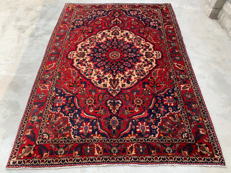 10'6" x 7'3" handgeknoopt Perzisch wollen tapijt – Rood, marineblauw & ivoorkleurig bloemenmedaillonontwerp – KBHM-708
