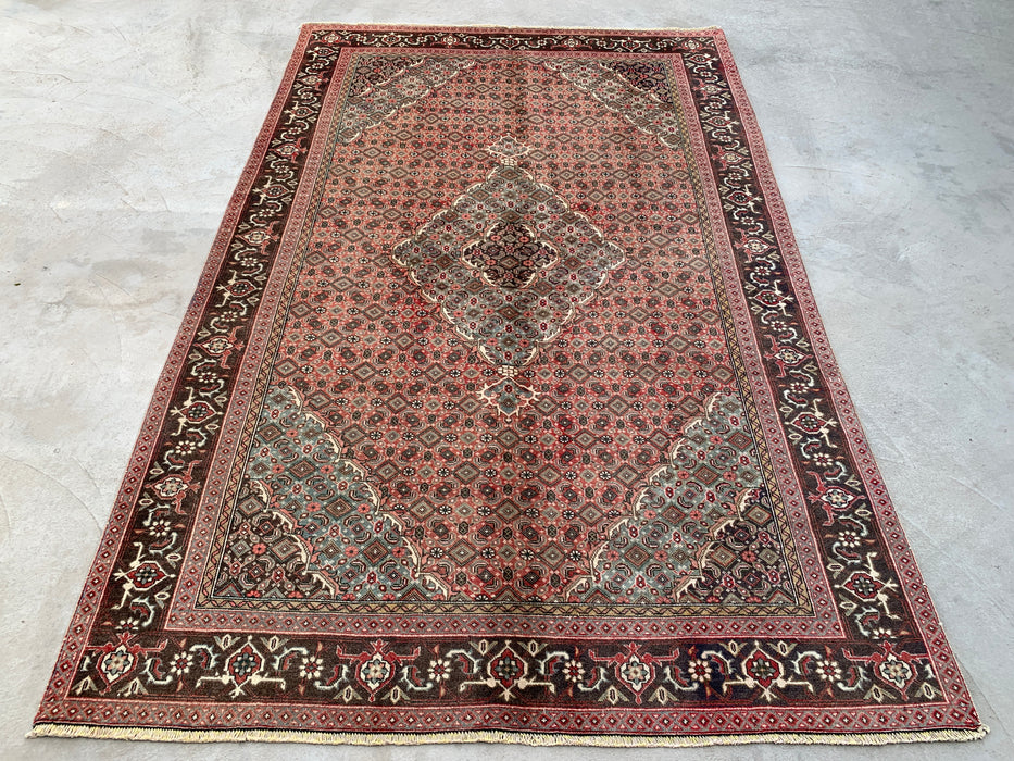 Handgemaakt Perzisch wollen vloerkleed 7x10 - Vintage Perzisch stijl kleed met medaillon in roze, bruin & aqua - Exacte afmeting 9'4" x 6'1" - KBHM-710