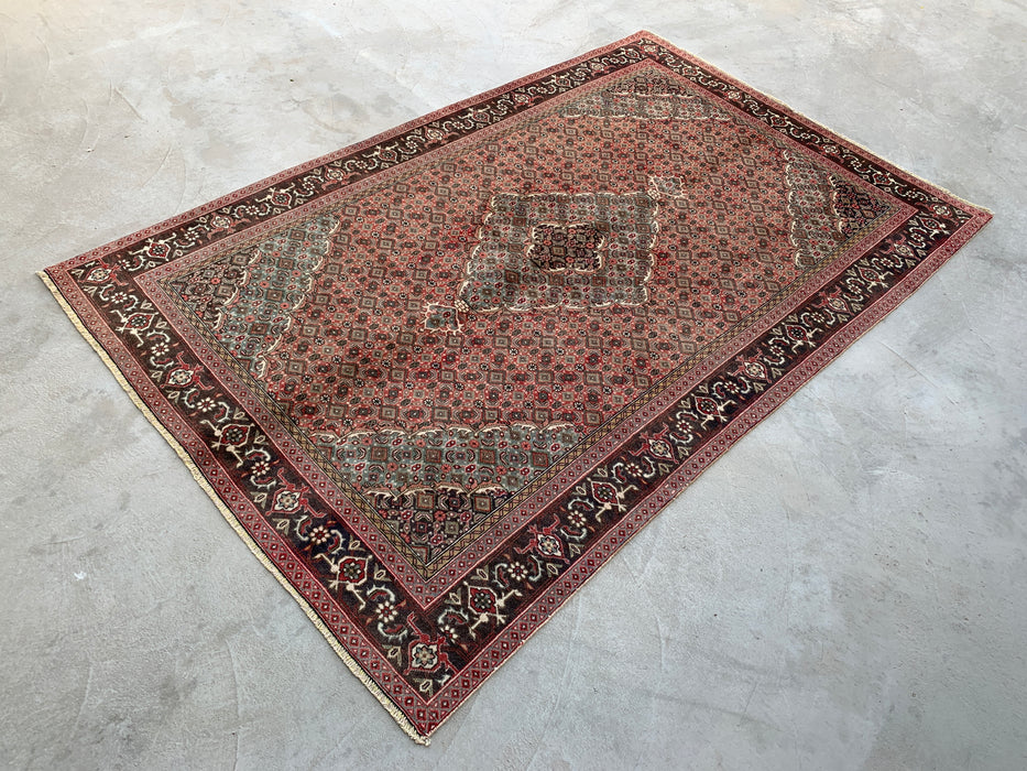 Handgemaakt Perzisch wollen vloerkleed 7x10 - Vintage Perzisch stijl kleed met medaillon in roze, bruin & aqua - Exacte afmeting 9'4" x 6'1" - KBHM-710