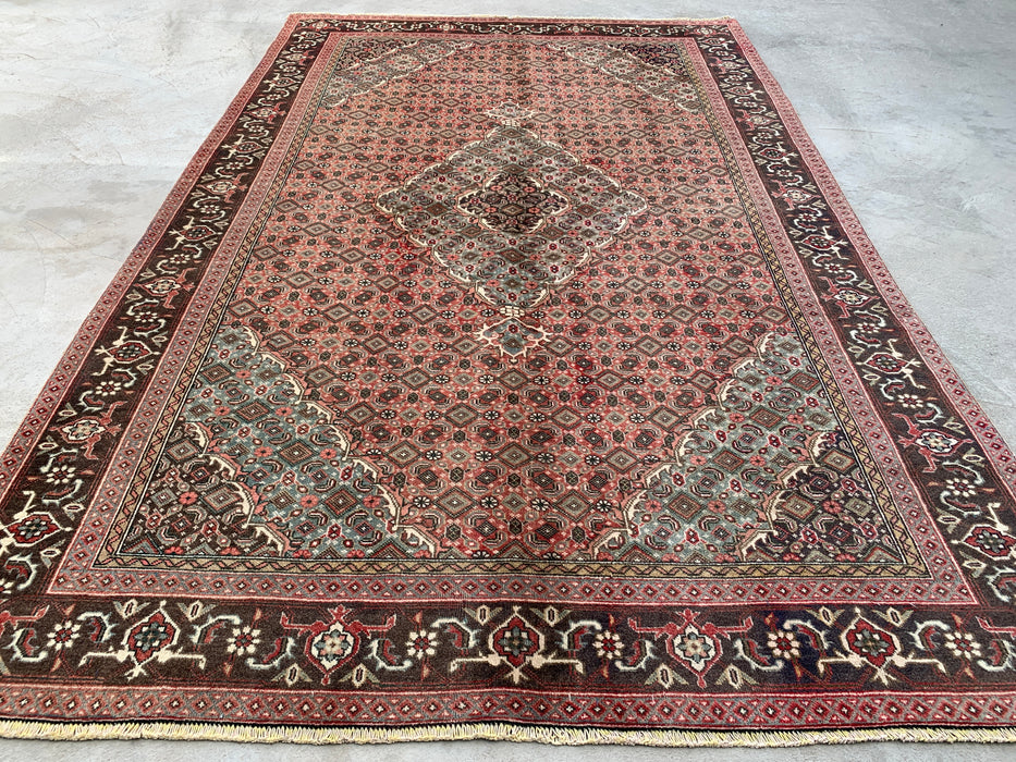 Handgemaakt Perzisch wollen vloerkleed 7x10 - Vintage Perzisch stijl kleed met medaillon in roze, bruin & aqua - Exacte afmeting 9'4" x 6'1" - KBHM-710