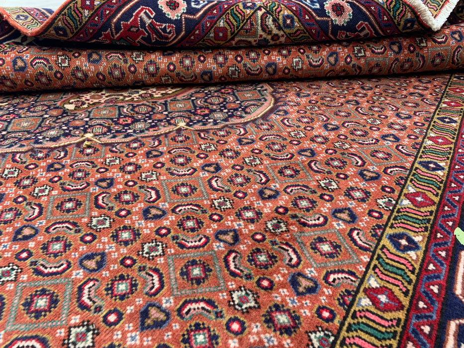 Handgemaakt Perzisch wollen vloerkleed 7x10 - Vintage Perzisch stijl kleed met medaillon in roze, marineblauw & ivoor - Exacte afmetingen 9'9" x 6'6" - KBHM-713