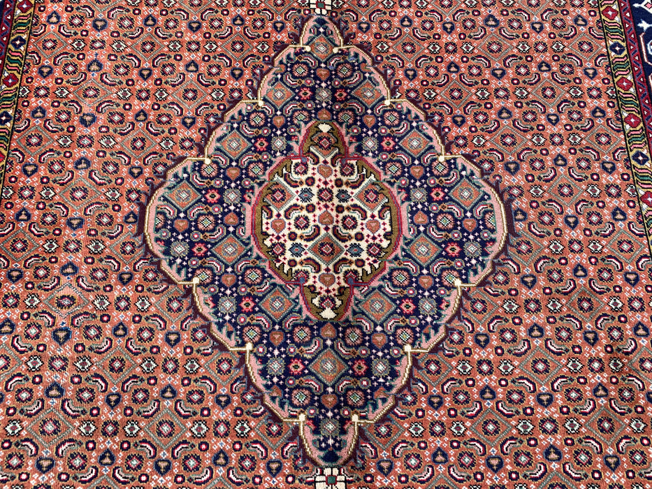 Handgemaakt Perzisch wollen vloerkleed 7x10 - Vintage Perzisch stijl kleed met medaillon in roze, marineblauw & ivoor - Exacte afmetingen 9'9" x 6'6" - KBHM-713