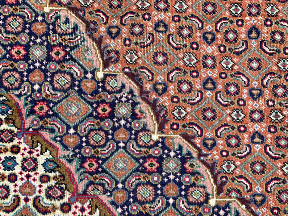 Handgemaakt Perzisch wollen vloerkleed 7x10 - Vintage Perzisch stijl kleed met medaillon in roze, marineblauw & ivoor - Exacte afmetingen 9'9" x 6'6" - KBHM-713