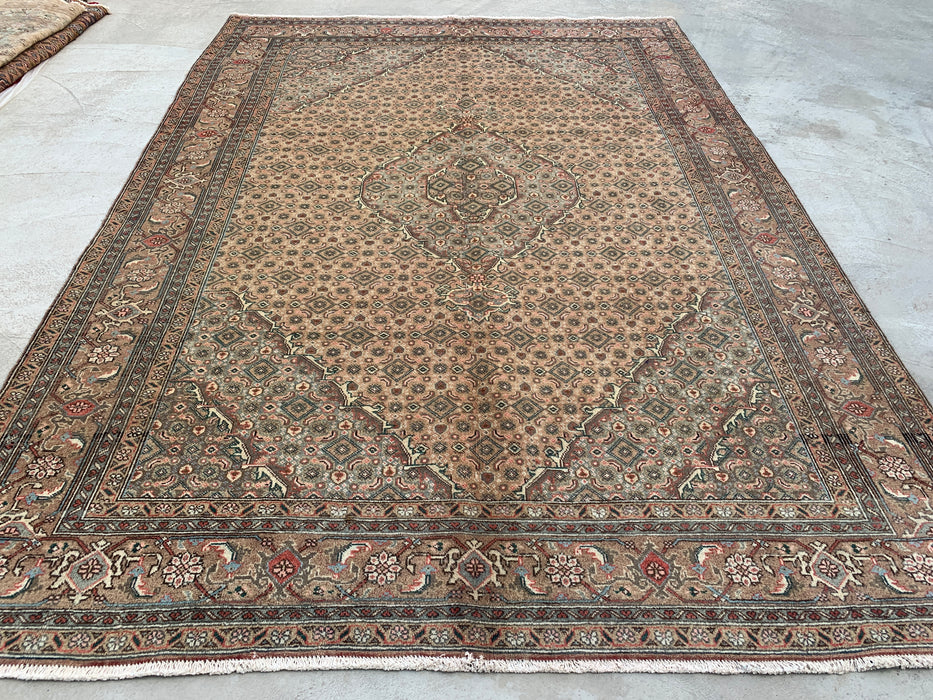 Handgemaakt Perzisch wollen vloerkleed 213x305 cm - Beige, taupe & zachtblauw vintage medaillon Perzisch stijl tapijt - Exacte afmeting 277 cm x 193 cm - KBHM-728