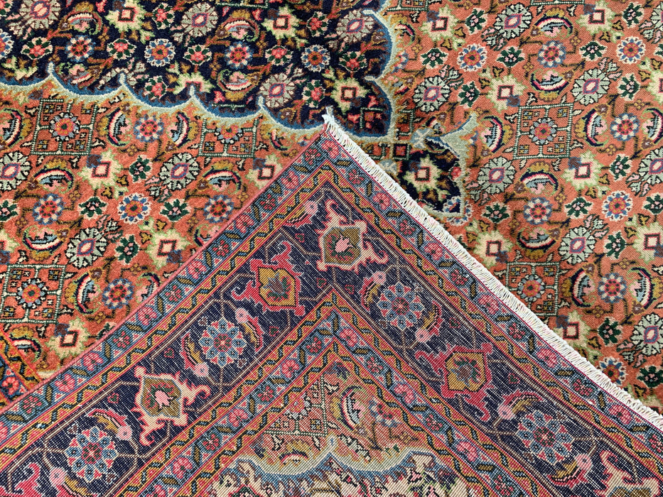 Handgemaakt Perzisch wollen vloerkleed 7x10 - Perzisch stijl kleed met roze, marineblauwe en ivoorkleurige bloemenmedaillon - Exacte afmeting 9'3" x 6'2" - KBHM-730