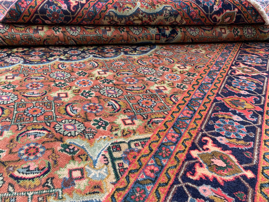 Handgemaakt Perzisch wollen vloerkleed 7x10 - Perzisch stijl kleed met roze, marineblauwe en ivoorkleurige bloemenmedaillon - Exacte afmeting 9'3" x 6'2" - KBHM-730