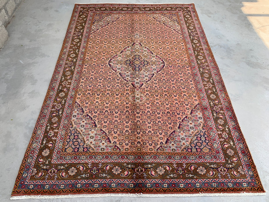 Handgemaakt Perzisch wollen vloerkleed 7x10 - Roze, bruin & ivoor vintage medaillon Perzisch stijl kleed - Exacte afmeting 9'6" x 6'2" - KBHM-732
